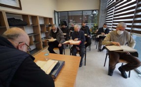 Kuran-ı Kerim okumanın mutluluğunu yaşıyorlar