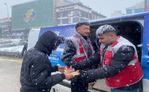 CHP Çekmeköy’den içleri ısıtan ikram