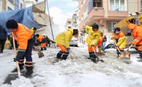 Bayrampaşa’da ekipler aralıksız çalıştı