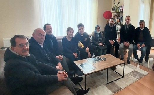 AK Parti Kartal’dan şehit yakınlarına ziyaret