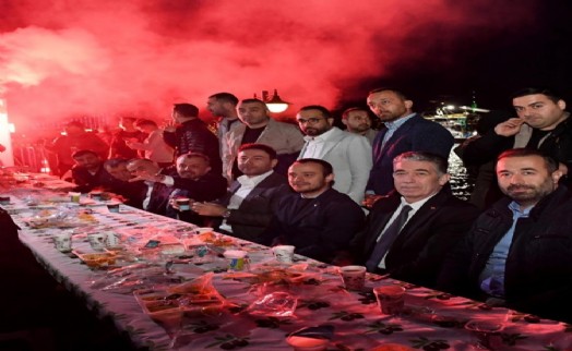 Başkan Rıza Akpolat Beşiktaşlı taraftarlarla iftar yaptı