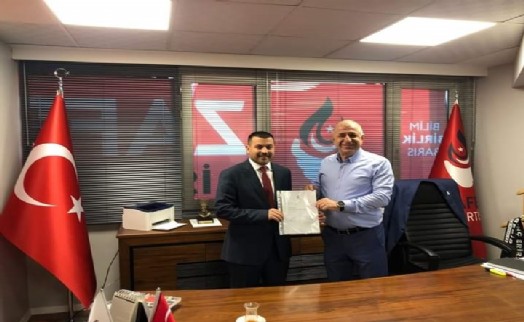 Bağcılar'da 'Zafer' bayrağı Akkaya'ya emanet