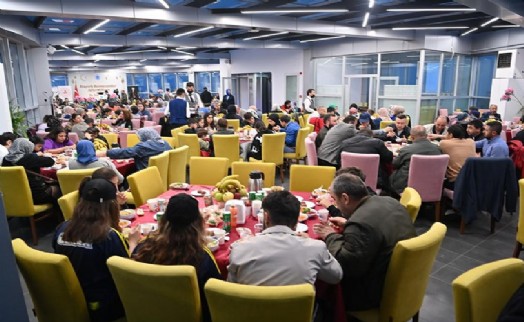 Tuzla’da yetim ve öksüz çocuklar iftarda buluştu
