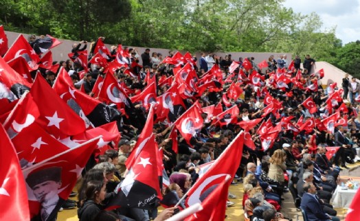 Sarıyer kırmızı beyaza büründü