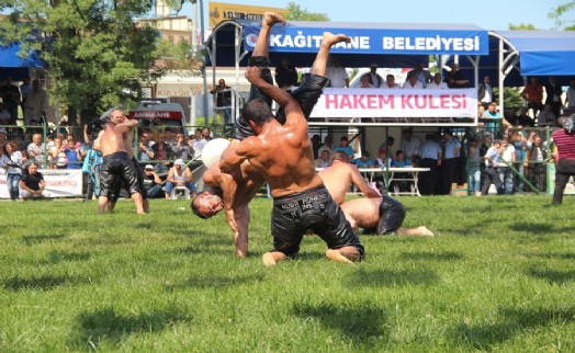 Kağıthane'de er meydanı pehlivanların