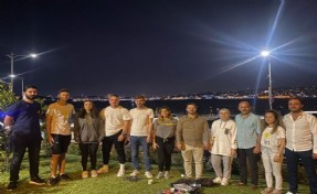 İYİ Partili gençlerden Üsküdar sahiline çıkarma
