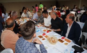 DEVA heyeti Ümraniye’de muharrem iftarına katıldı