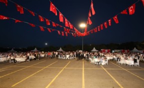 AK Parti zaferin kahramanlarını unutmadı