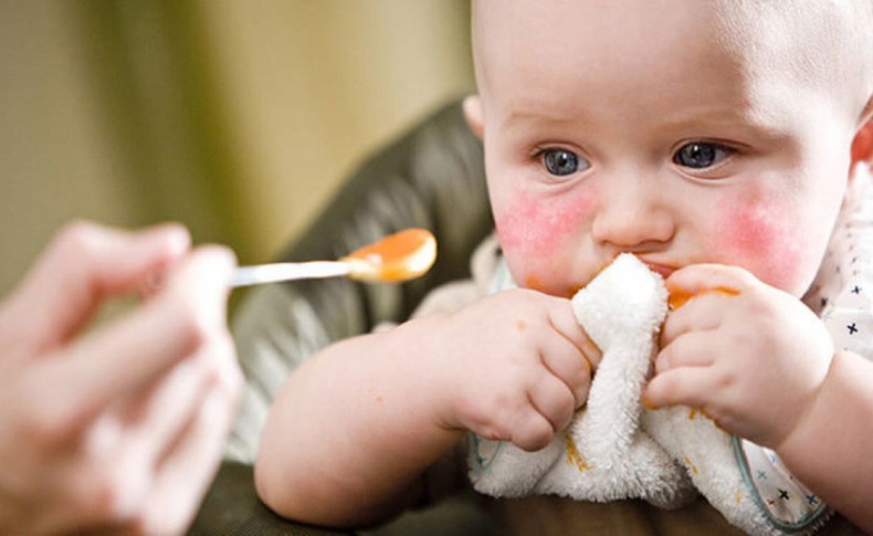 Her 15 bebekten birinde besin alerjisi var
