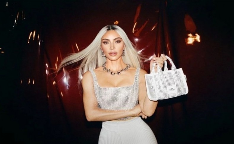 Kim Kardashian moda devi için sarışın oldu