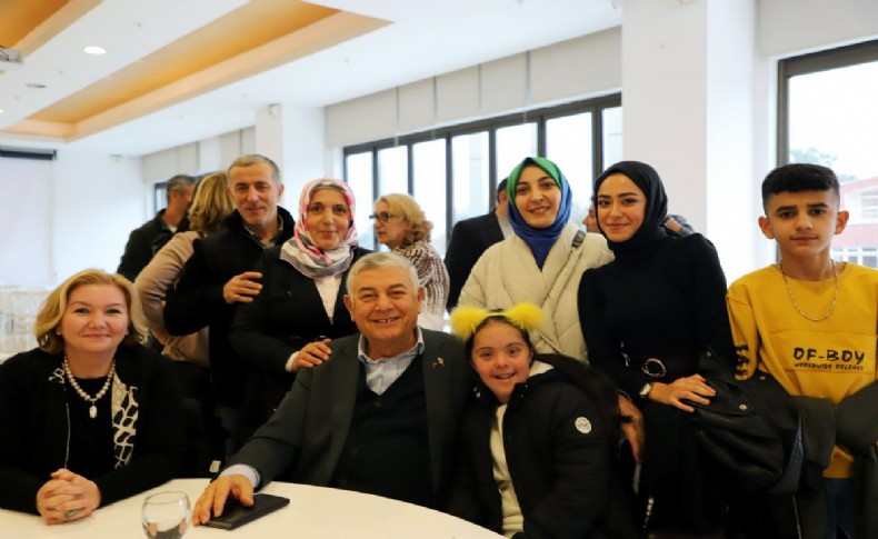 Başkan Genç ile engelli gençlerle kucaklaştı