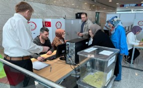 Yurt dışındaki seçmenler tercihini yapıyor