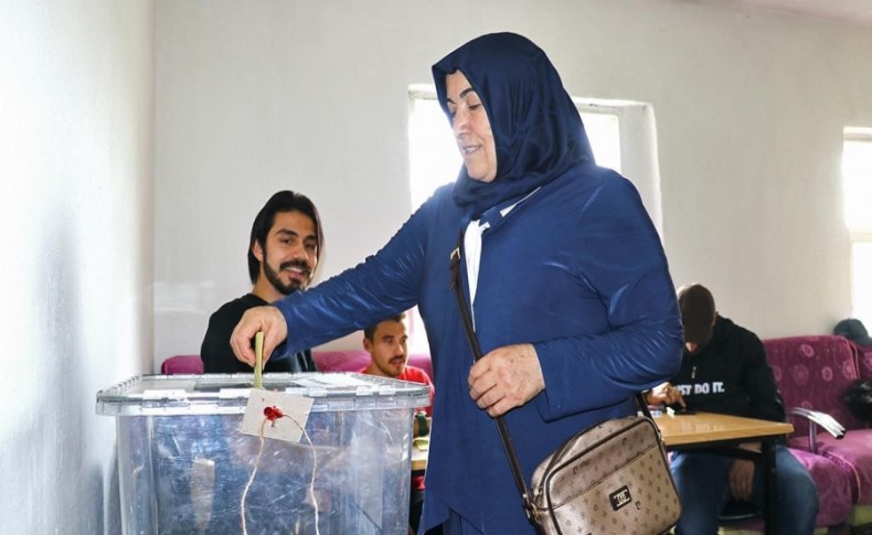 Gündem olan köy sandık başına gitti! 'Sandık görevlileriyle birlikte toplam...