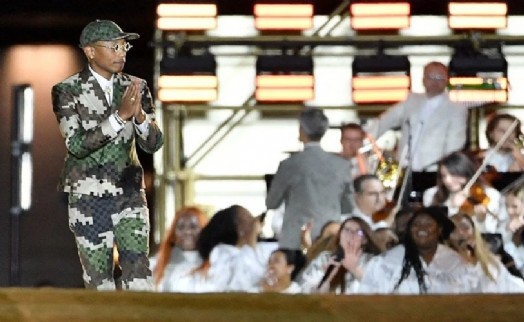 Grammy ödüllü Pharrell bu kez modaya el attı!