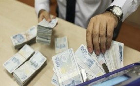 Bankalardan dikkat çeken kredi kararı! Kredi faiz oranları yükselirken...