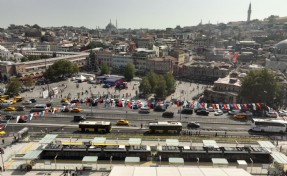 Eminönü beklediği tramvayına kavuştu