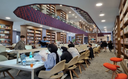 Ümraniyeli gençler Fazlı Aydın Millet Kütüphanesi’ne akın etti