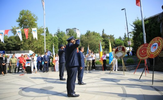 Zafer Bayramı Çekmeköy’de çelenk töreni ile kutlandı
