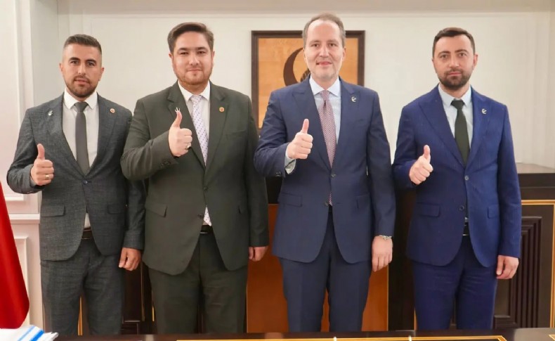 AK Parti Ümraniye’de yaprak dökümü! O meclis üyeleri Yeniden Refah Partisi’ne geçti