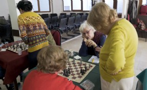 Beşiktaş Belediyesi 65+ Yaşam Ofisi’nden satranç dersleri
