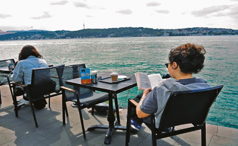 Beşiktaş’ta deniz ve kitap keyfi bir arada
