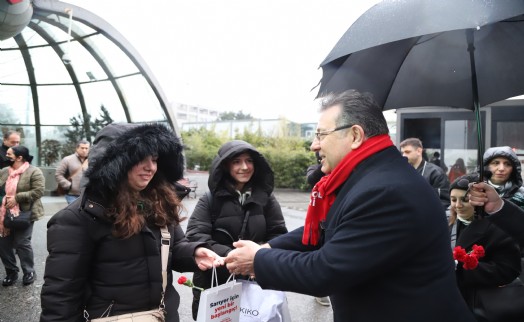 Belediye Başkan Adayı Oktay Aksu’dan Sarıyerli kadınlara Dünya Emekçi Kadınlar Günü jesti!