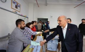 İBB Başkan Adayı Birol Aydın da sandık başına gitti