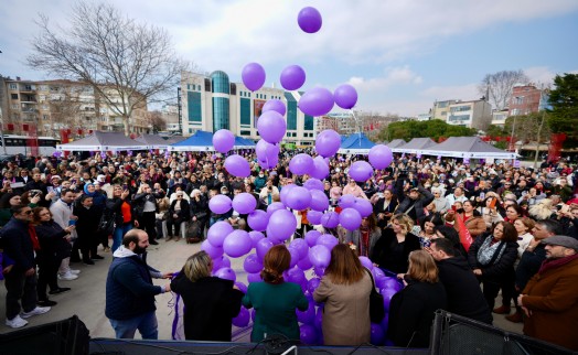 Kartal Belediyesi’nden kadına şiddete karşı farkındalık yaratan etkinlik!