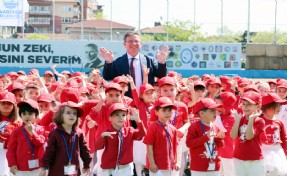 Başkan Oktay Aksu Sarıyerli çocukların 23 Nisan coşkusuna ortak oldu