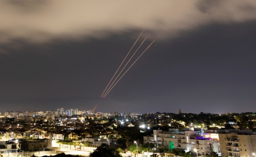 İran ve İsrail arasında tansiyon artıyor! İran füzelerle saldırdı, İsrail acil koduyla...