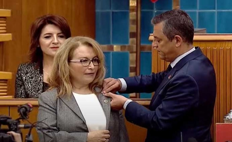 İYİ Parti’den istifa eden Milletvekili Ayşe Sibel Yanıkömeroğlu CHP’ye katıldı