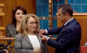 İYİ Parti’den istifa eden Milletvekili Ayşe Sibel Yanıkömeroğlu CHP’ye katıldı
