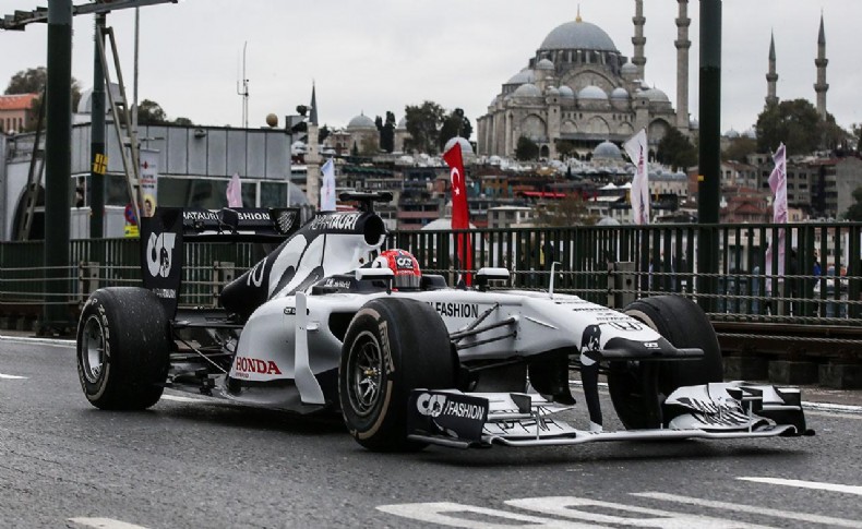 Müjdeyi Bakan Mehmet Nuri Ersoy açıkladı! Formula 1 yarışları 2026’dan itibaren...