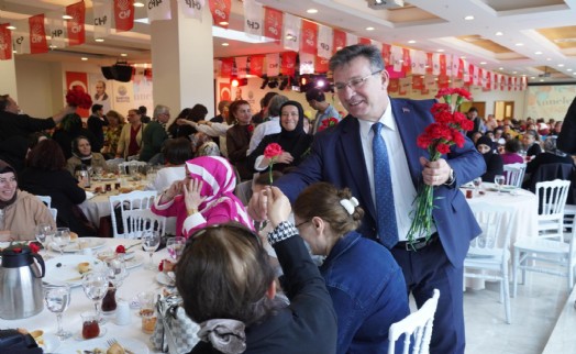 Başkan Aksu Sarıyerli annelerin gününü kutladı
